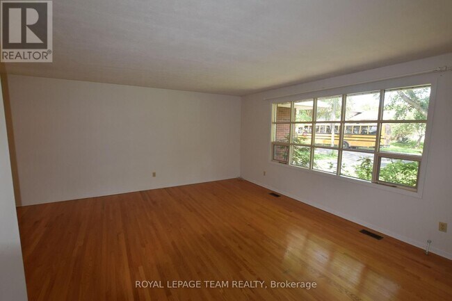 Building Photo - 910 Garwood Ave
