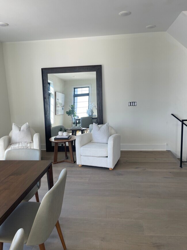 Foto del edificio - 7519 Ridge Ave