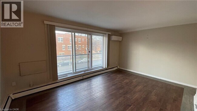 Photo du bâtiment - 326 Hunter St E