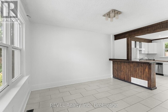 Building Photo - 5070 Third Ave