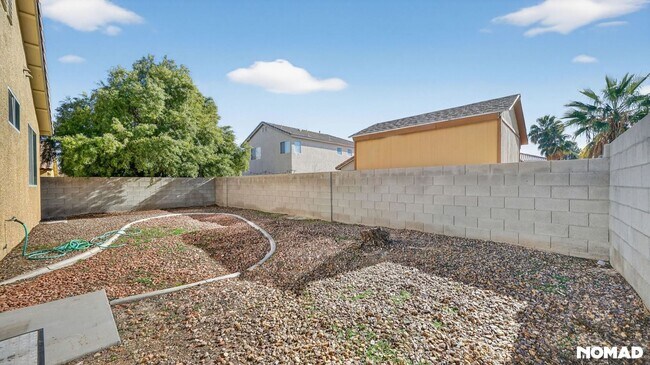 Foto del edificio - 1903 Giant Pine Ave