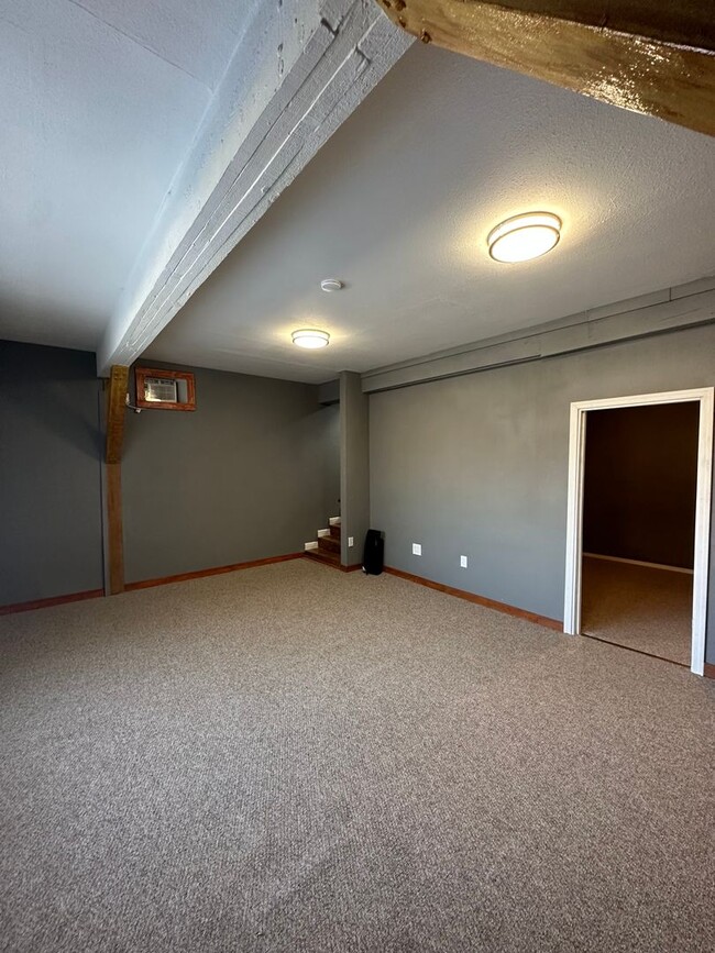 Building Photo - Commercial/Residential 2 Bedrooms and 1 Ba...