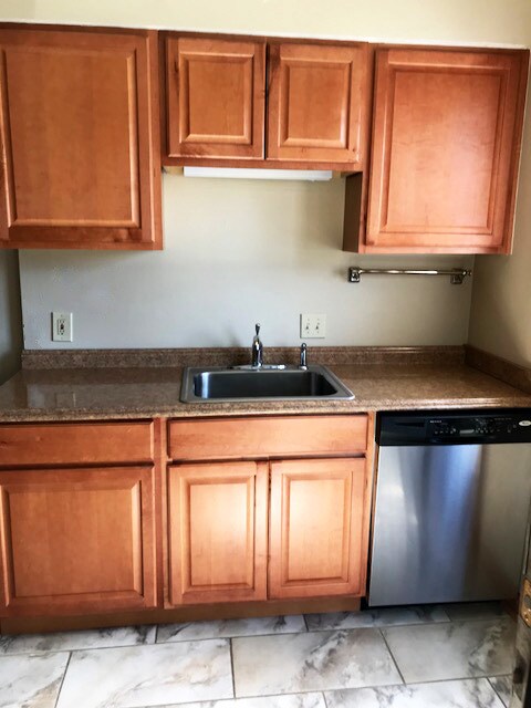 kitchen - 17 W Kanawha Ave
