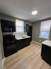 Building Photo - 930 Pennell St