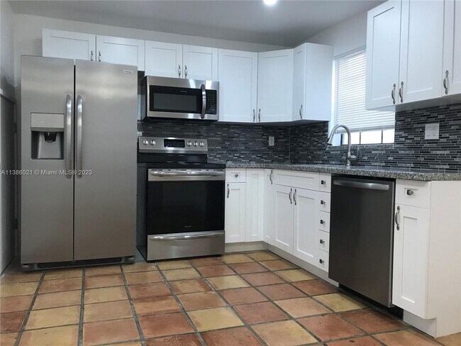 Foto del edificio - 1041 NE 210th Terrace