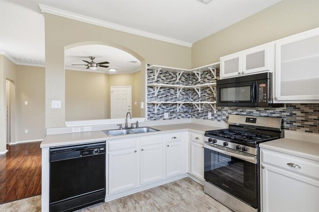 Foto del edificio - 14408 Charles Dickens Dr