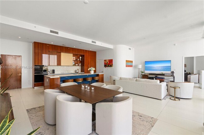 Foto del edificio - 2678 Tigertail Ave