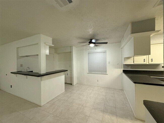 Building Photo - 9826 Sagewell Dr