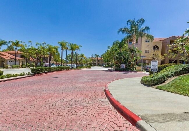 Building Photo - 2325 Del Mar Way # 103