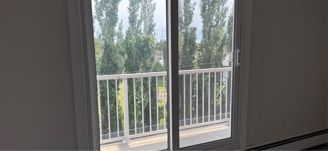 Photo du bâtiment - 4917-4961 61 Ave