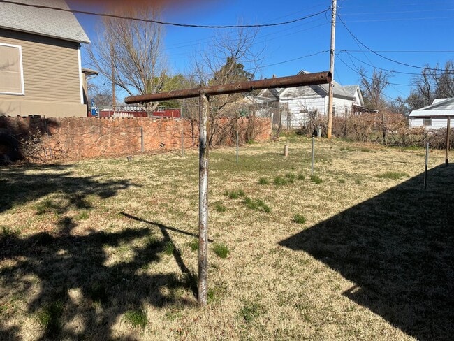 Building Photo - 1 bed 1 bath duplex nestled in Chickasha O...