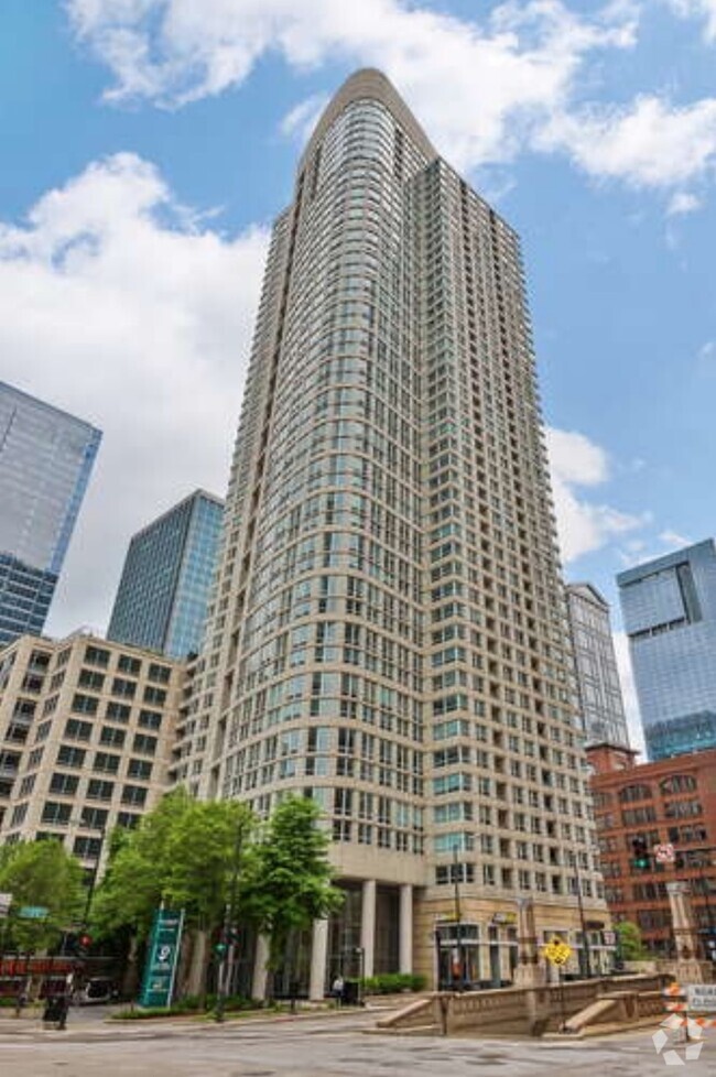 Building Photo - 345 N LaSalle St