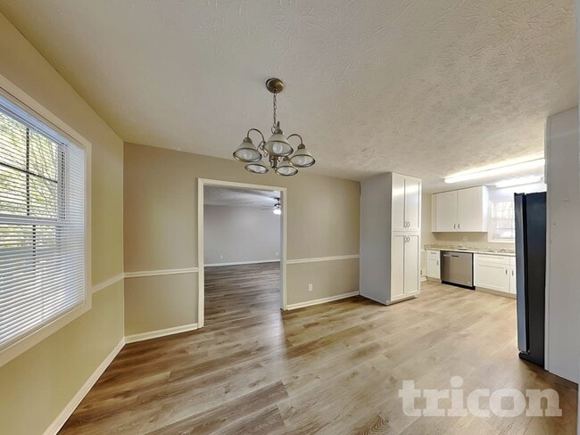 Foto del edificio - 3376 Poplar Dr