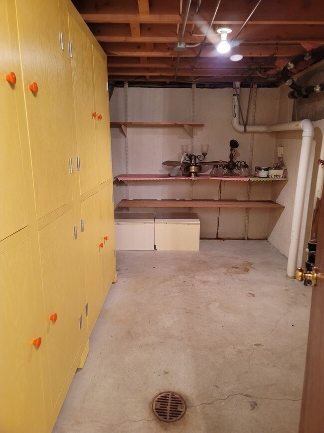 Building Photo - 6117 Shannon Ave