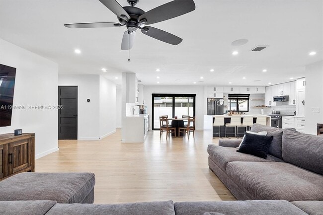 Building Photo - 10950 NW 16th Ct