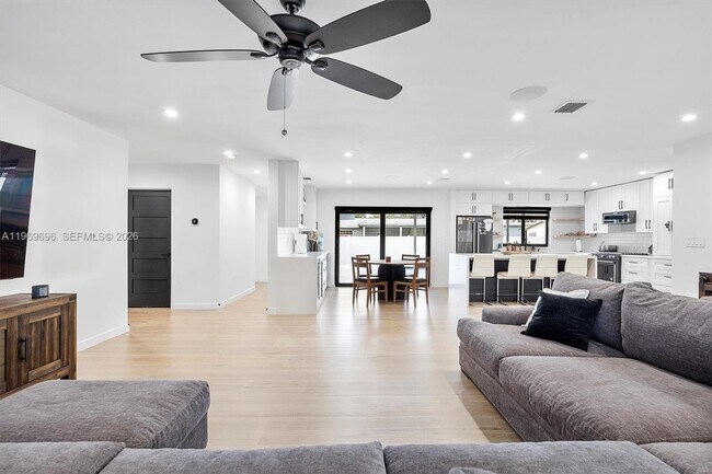 Foto del edificio - 10950 NW 16th Ct