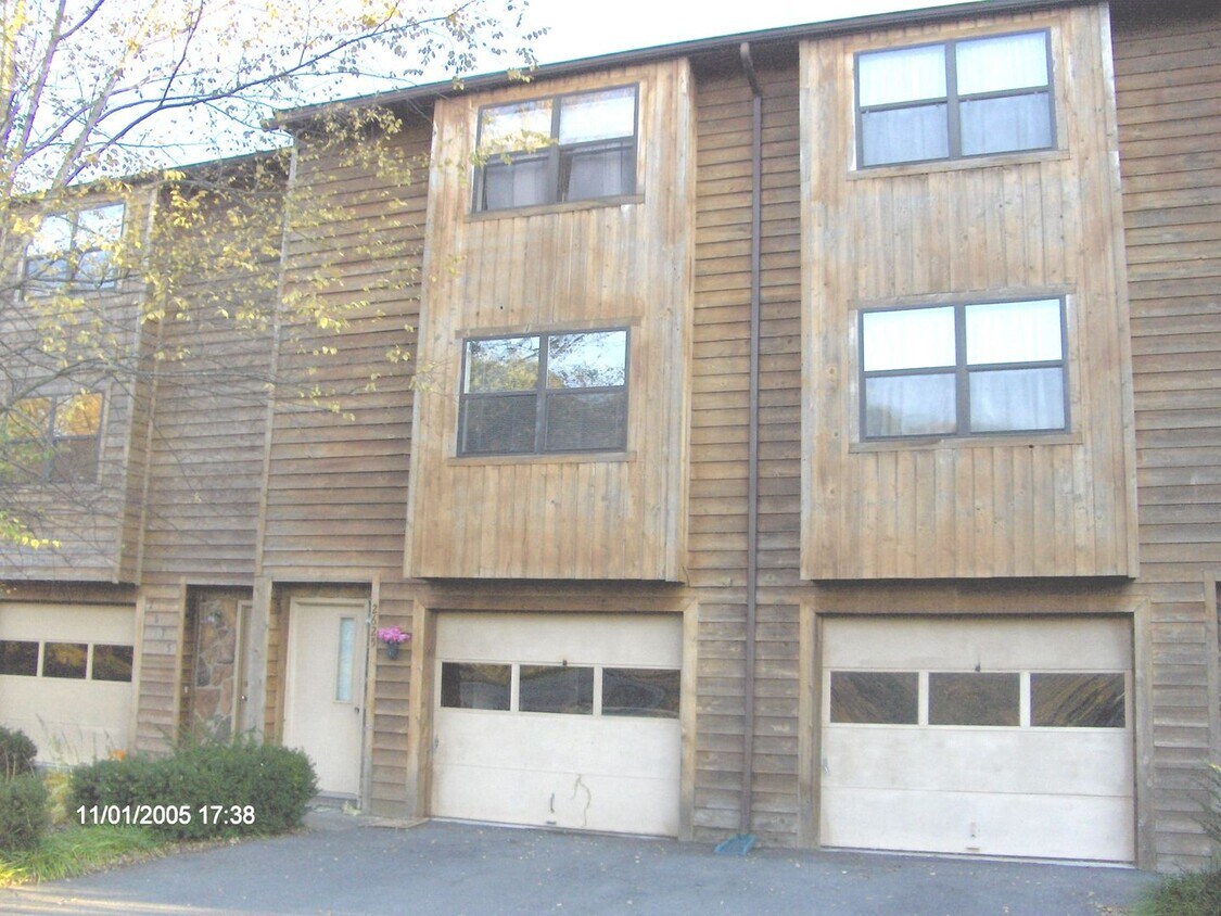 2 Bedroom 1 Bath Townhouse - 2 Bedroom 1 Bath Townhouse