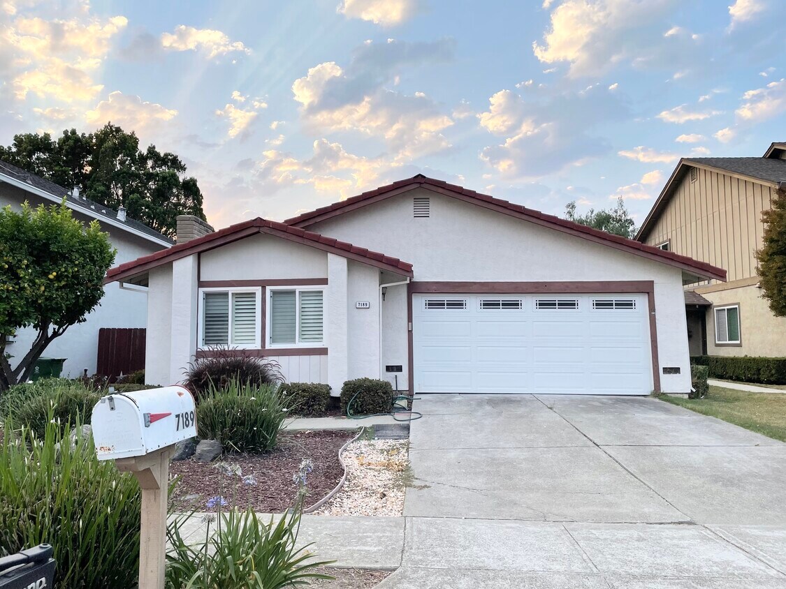 Primary Photo - 7189 Arbeau Dr