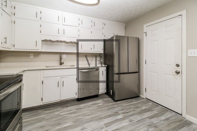 Building Photo - 1490 Sunset Way