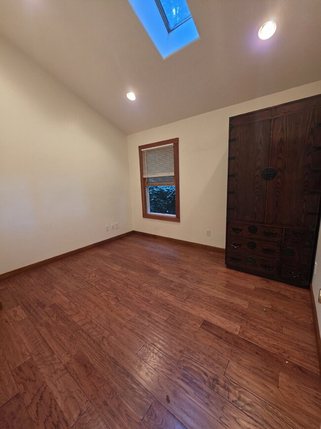 Building Photo - Charming Private Cottage in the Redwoods