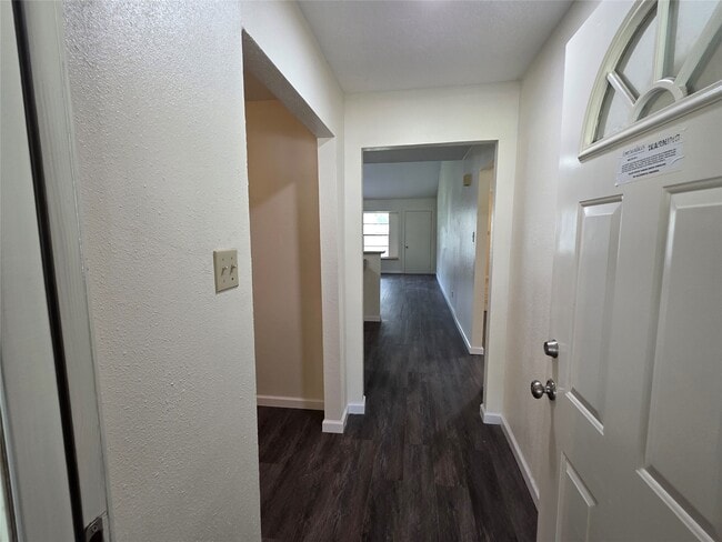 Building Photo - 4860 Kentington Dr