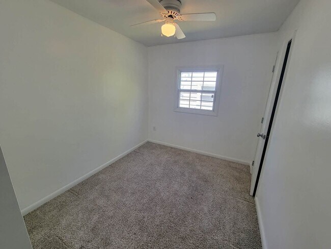 Foto del edificio - 44 Lambert Ridge Rd