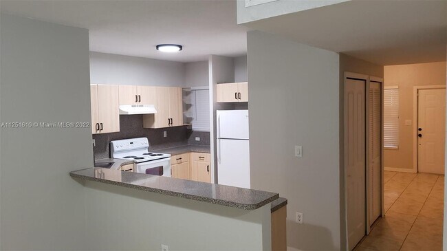 Building Photo - 830 SW 6th Ct