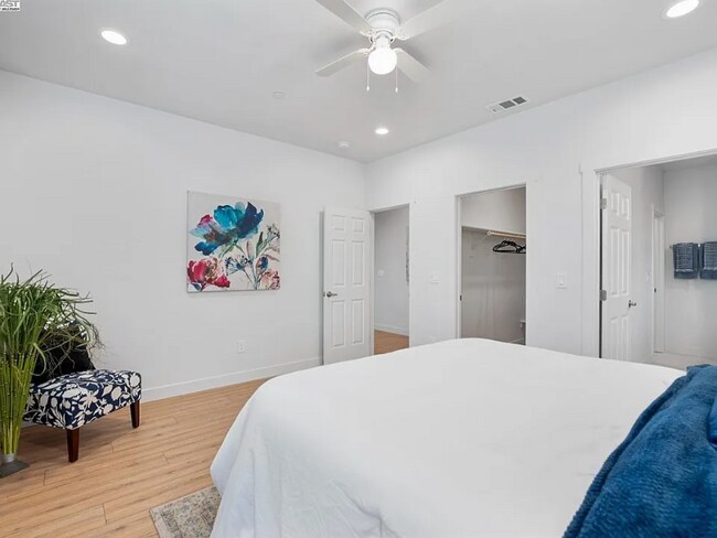 Foto del edificio - 741 Claire Ave