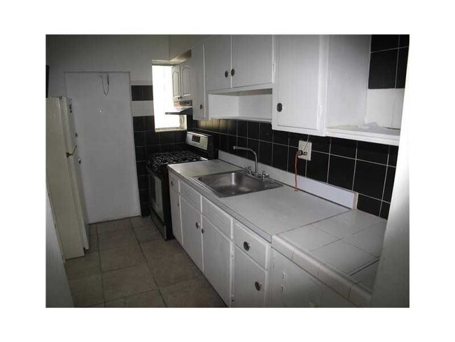 Kitchen - 785 81st St
