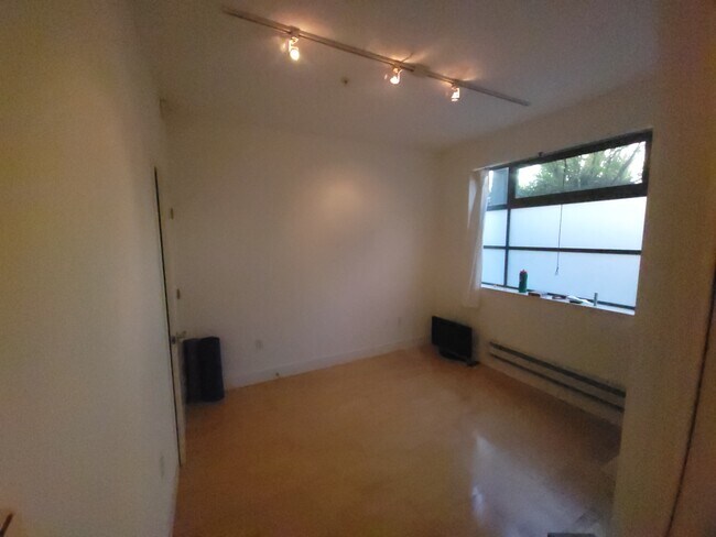 Foto del edificio - 590 6th St