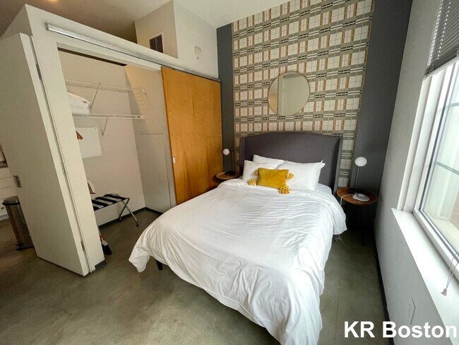 Building Photo - 242 E Berkeley St