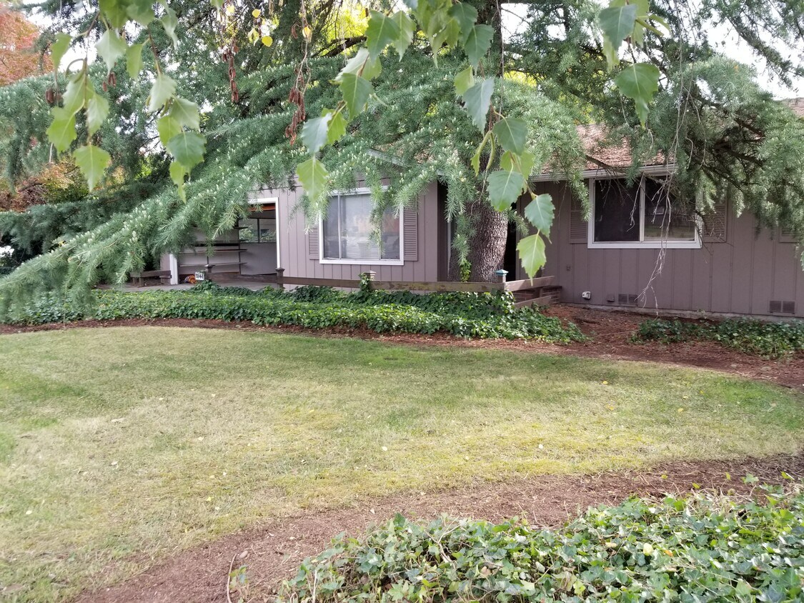 Foto principal - 1841 NE D St