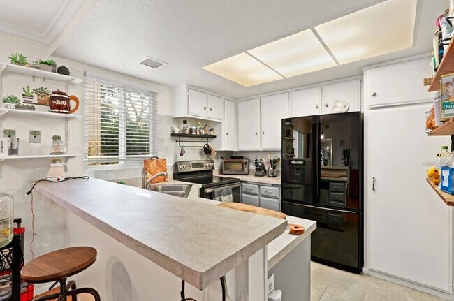 Foto del edificio - 6544 College Grove Dr
