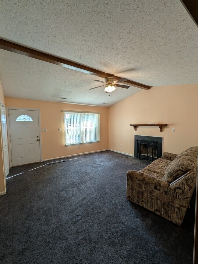 Foto del edificio - 693 Trails Ln