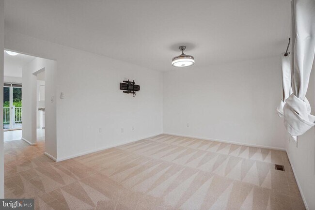 Foto del edificio - 8609 Lamont Ct