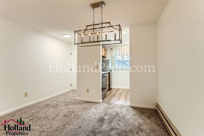 Building Photo - Single level condo in a Great Area!