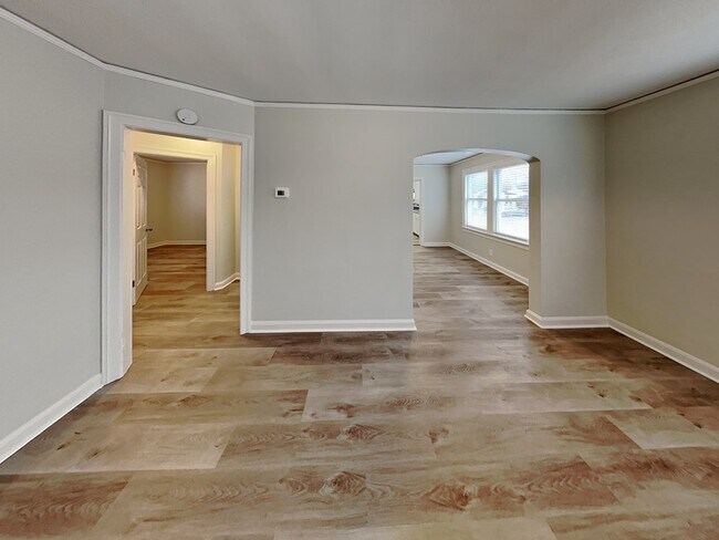 Building Photo - 333 E 44th St