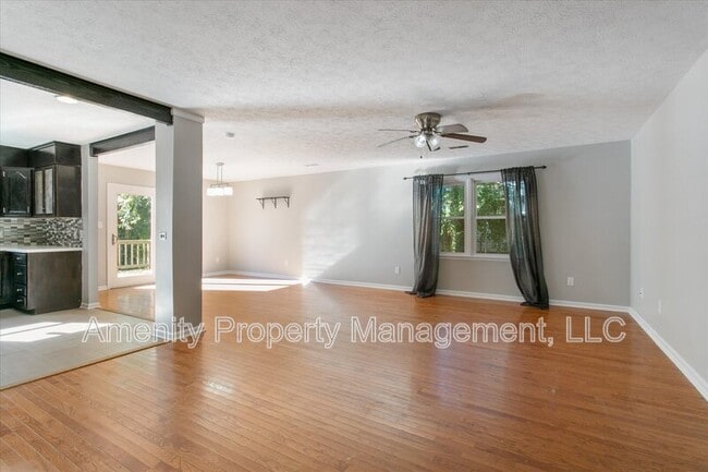 Foto del edificio - 36 Old Fox Hill Rd