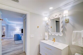 Building Photo - 5799 NE Island Cove Way