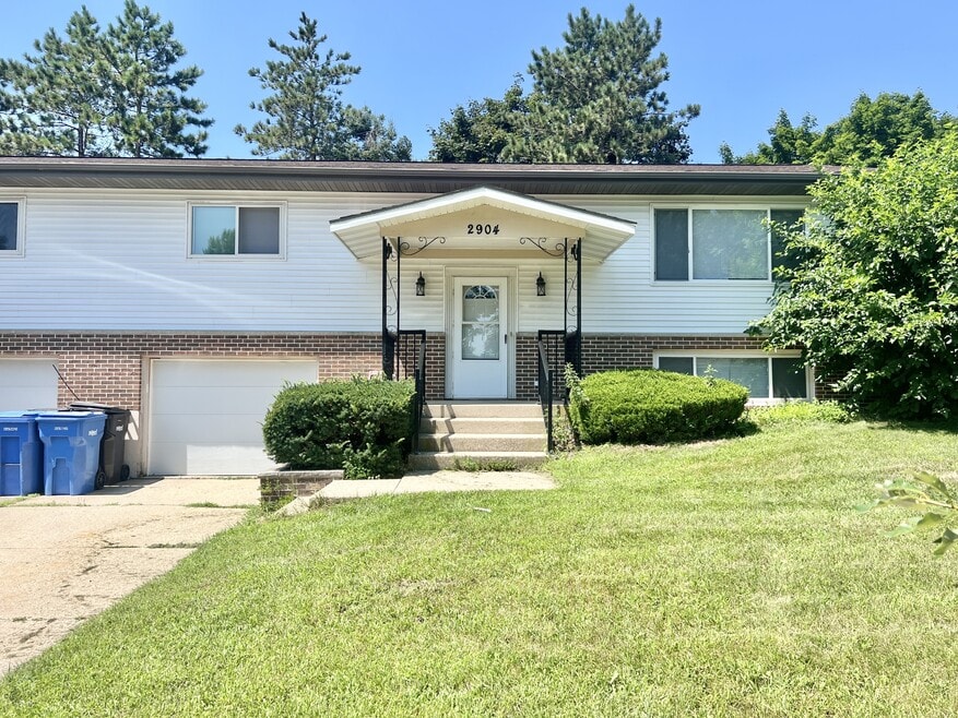 2904 Northbrook Dr