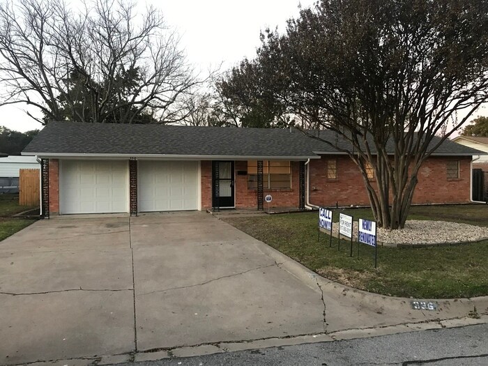 Foto principal - 336 SW Dian Street Burleson, Texas 76028