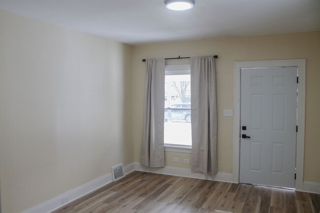 Building Photo - 4427 W 49th St