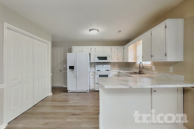 Foto del edificio - 2121 Montgomery Ln