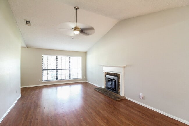 Building Photo - 2534 Bentley Dr