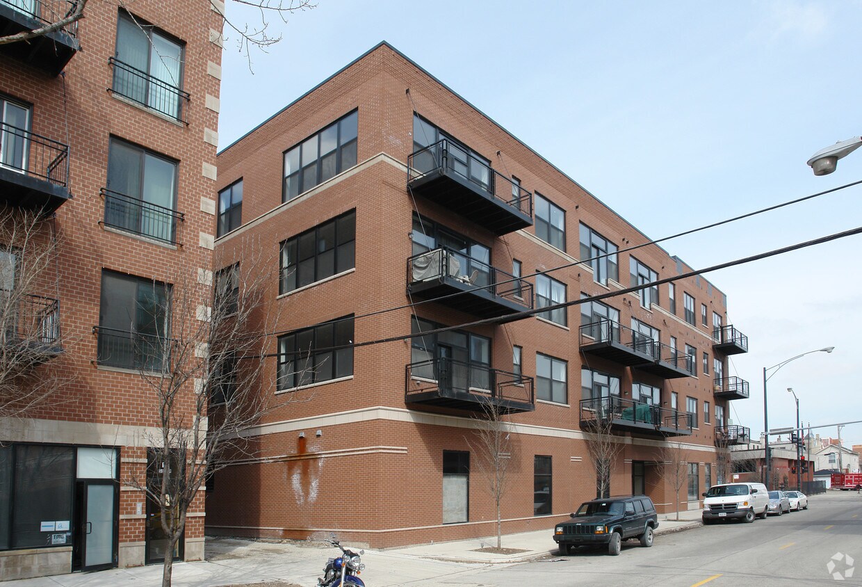 Two South Leavitt - 1 Units Available for Rent | Chicago, IL ...