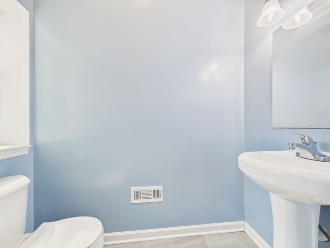 Foto del edificio - Newly Renovated 4 Bedroom Single Family Home
