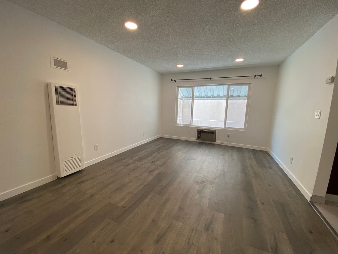 Foto principal - 7162 Hawthorn Ave