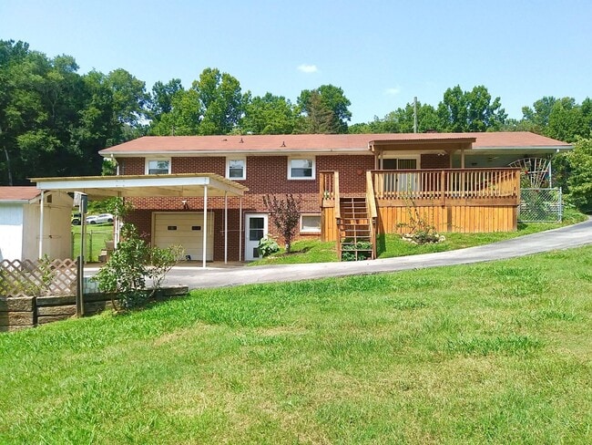 Building Photo - 3 or 4 Bedroom / 2 Bath Home   Kingsport TN