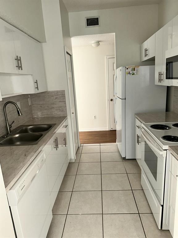 Building Photo - 7085 Nova Dr