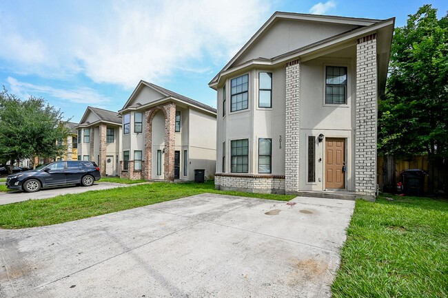 Foto del edificio - Spacious home for rent.